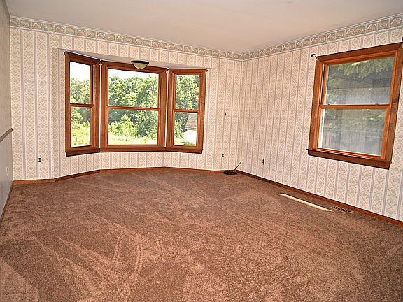 4th image of 1210 Larabee
