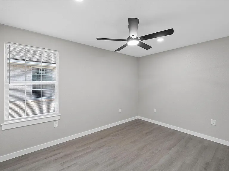 405 Hogan Ln #A & B — Photo 10