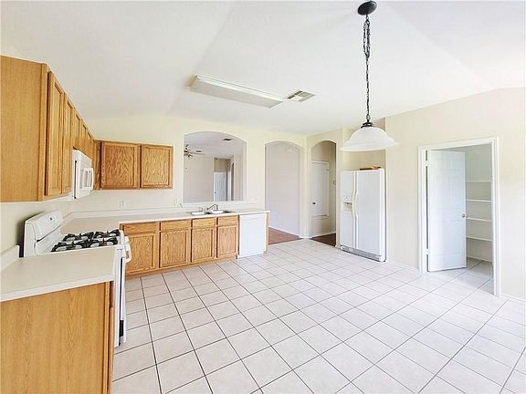 4th image of 503 Lafayette Square Dr