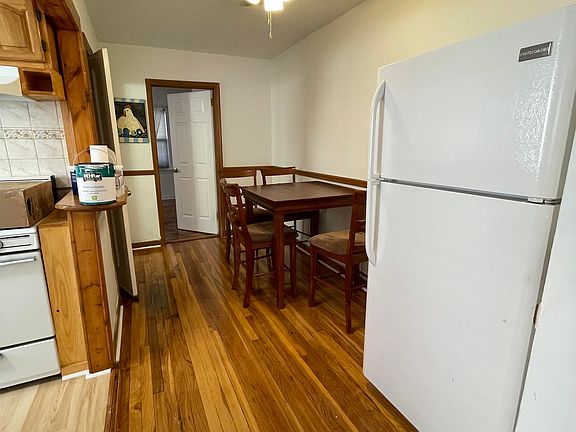 4th image of 16 Kelly Pkwy APT 1