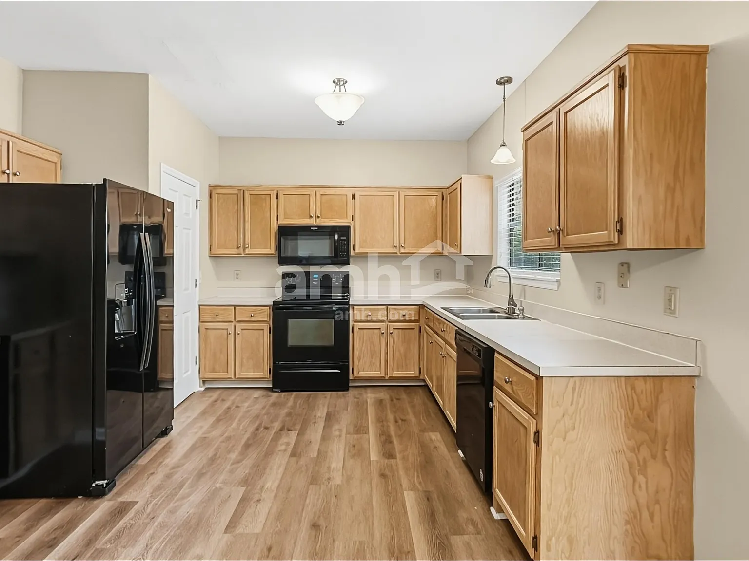 3 bed, 2.5 bath, 1858 sqft, $2,405 — Photo 4