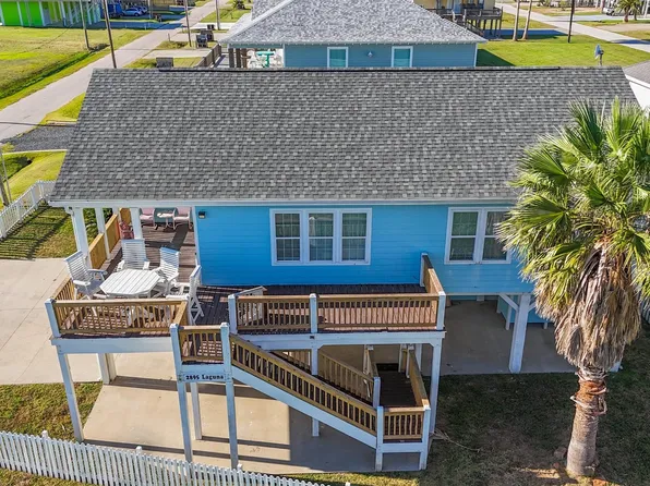 2895 Laguna Dr, Crystal Beach, TX 77650