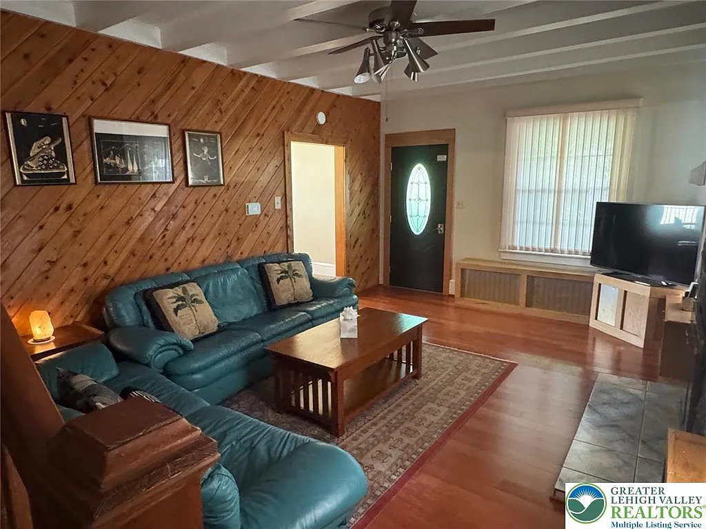 4 bed, 2.0 bath, 3109 sqft, $2,750 — Photo 3
