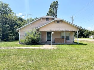 111 SW 2nd St, PECAN GAP, TX 75469