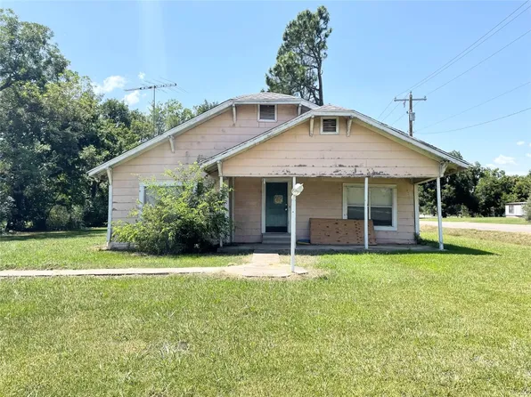 111 SW 2nd St, Pecan Gap, TX 75469