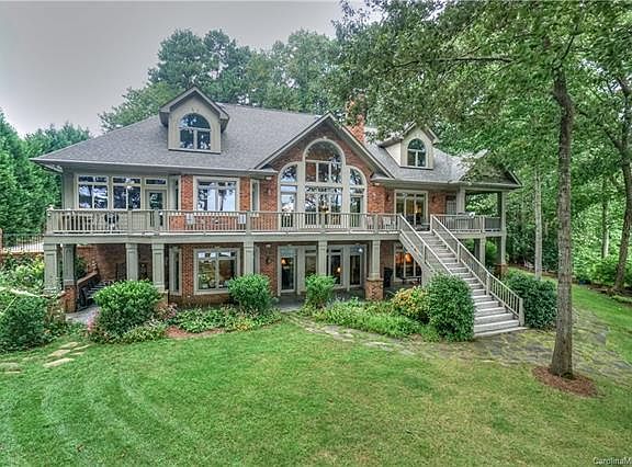 4th image of 2420 Wellesbourne Ln