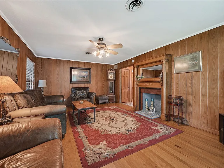 1030 Walton Dr — Photo 5
