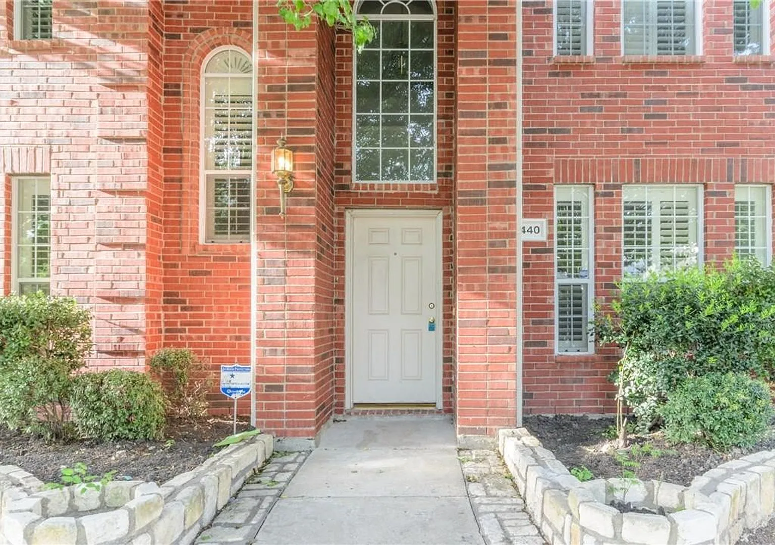 Welcome to the Desirable Villages of White Rock Creek with exemplary Frisco ISD. Open & bright 4 ... — Photo 2