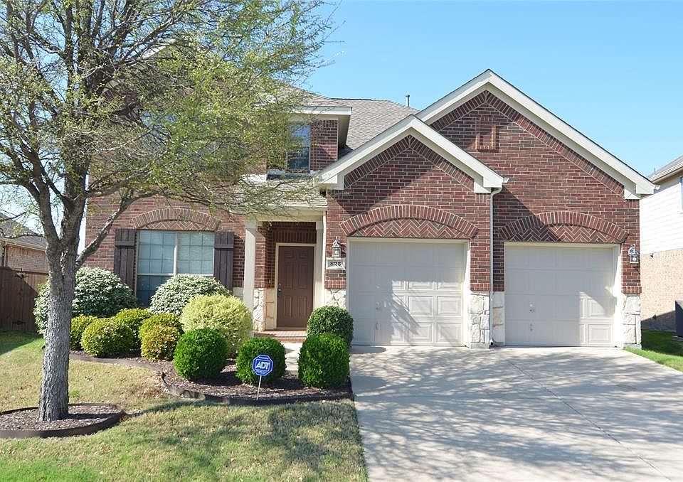 1st image of 825 Lake Hollow Dr