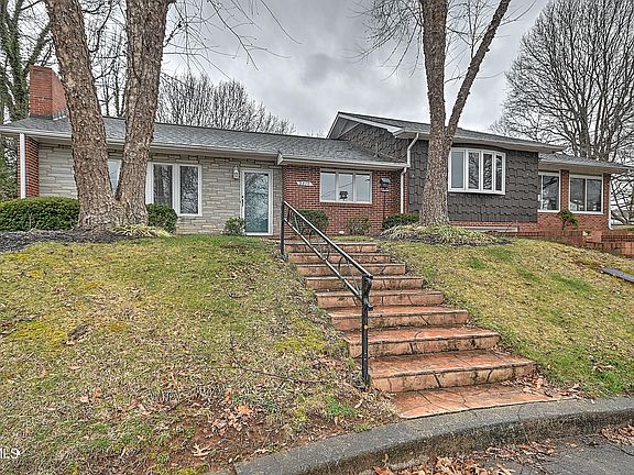 4th image of 2317 Cretsinger Dr