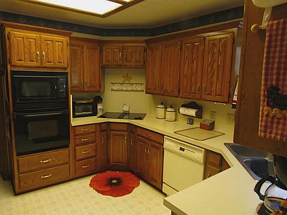 5th image of 3633 Bluegrass Dr