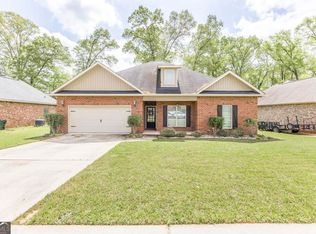 409 Hunts Landing Dr, Kathleen, GA 31047