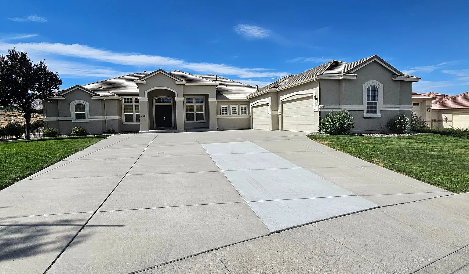 5 Bed 4 Bath 3 Car Garage Southwest Vistas For Rent — Photo 1