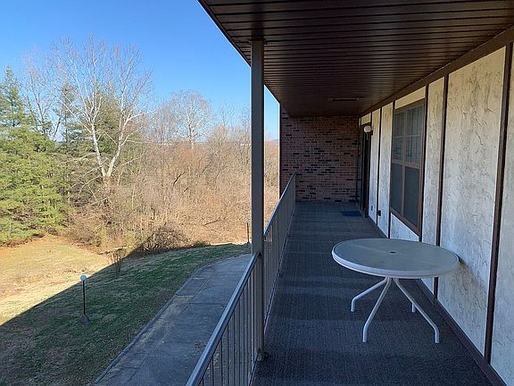 Private balcony on back 