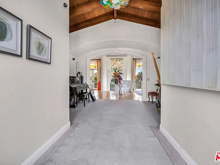 3110 Benedict Canyon Dr — Photo 4