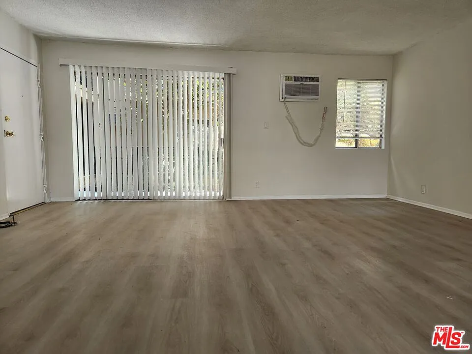 2 bed, 2.0 bath, 1200 sqft, $2,600 — Photo 3