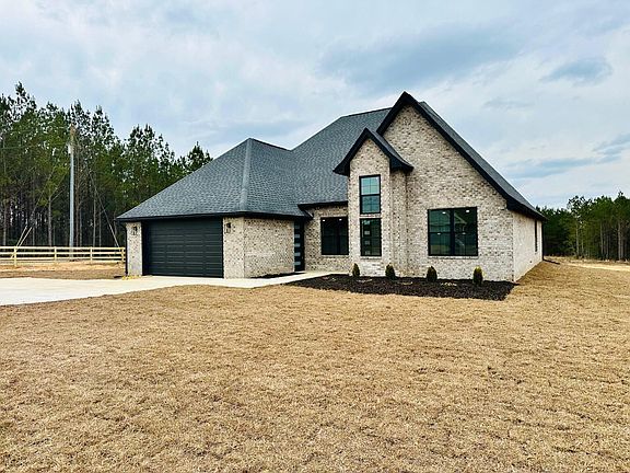 4th image of 77 Bates Ave