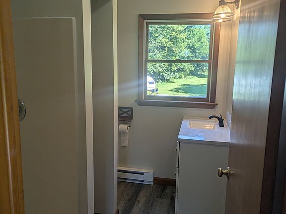 3rd image of 1175 Valley Rd
