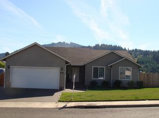 2706 Golfview Ave, Sutherlin, OR 97479