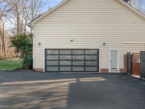 5th image of 13710 General Geary Ct