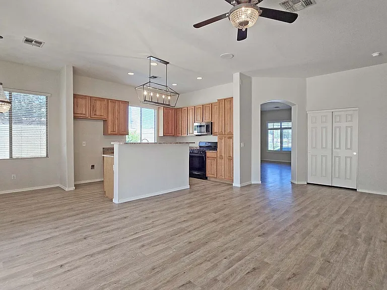 13588 W Alvarado Dr — Photo 7