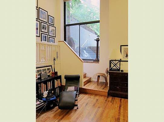 3rd image of 11 E 94th St APT 1