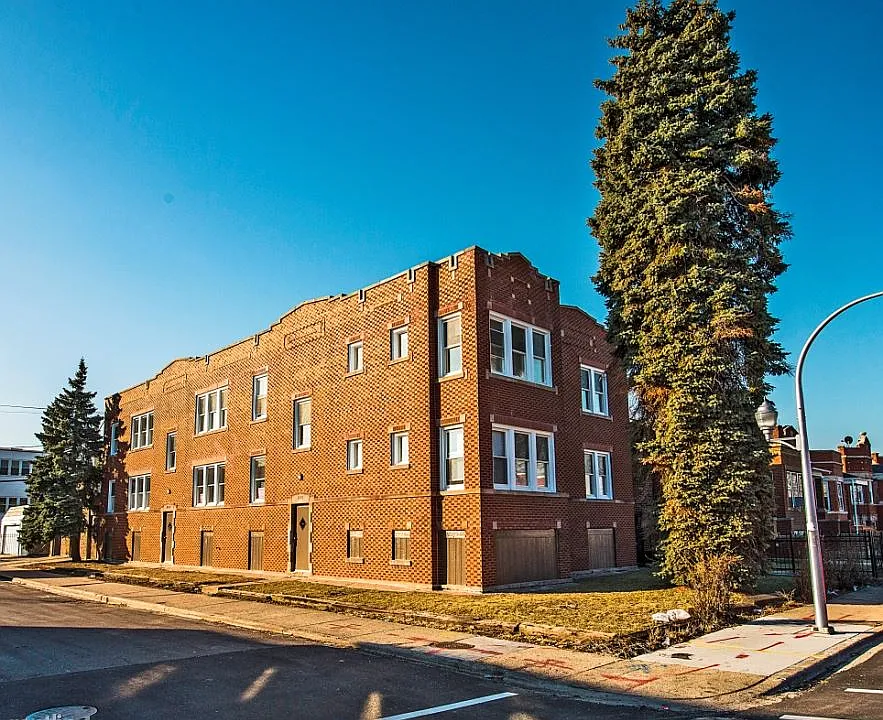 2100 N Kildare Apartments Chicago Exterior_2