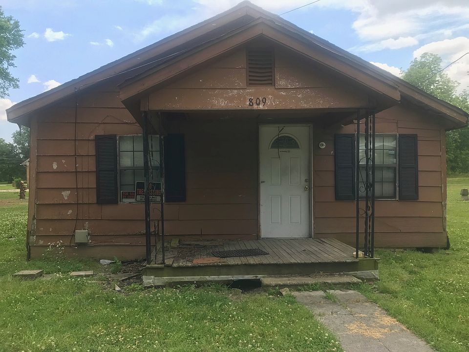 1st image of 809 Shivers St