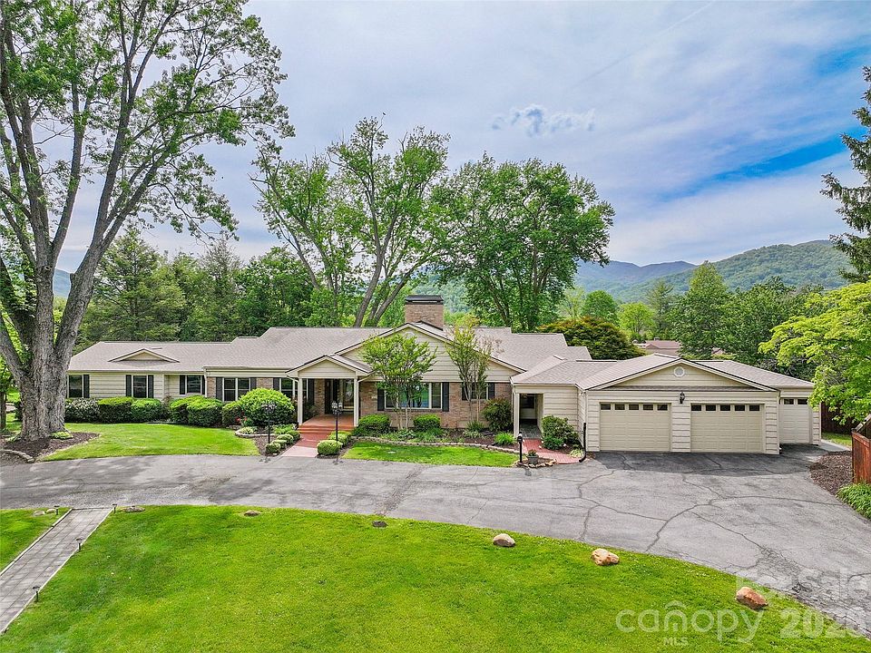 1st image of 142 Country Club Dr
