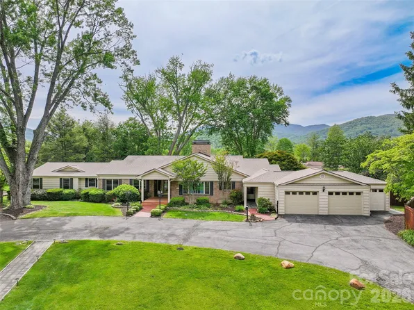 142 Country Club Dr, Waynesville, NC 28786