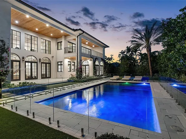 406 Tamarind Dr, Hallandale Beach, FL 33009