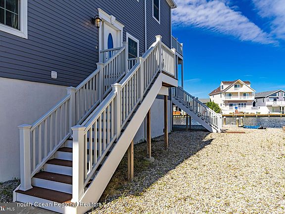 5th image of 414 Coolidge Ave