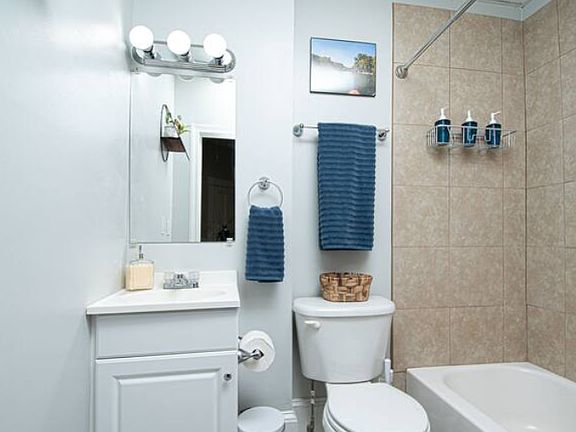 3rd image of 201 E Main St Suite 2B