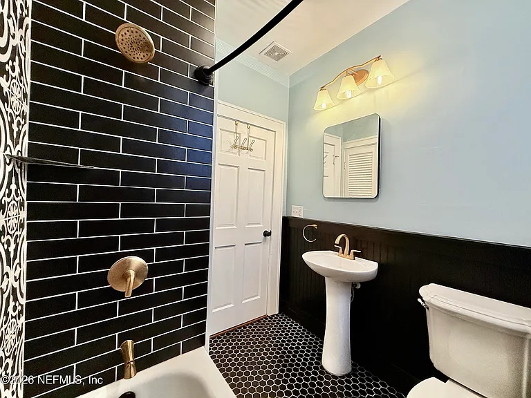 4530 Astral St — Photo 9