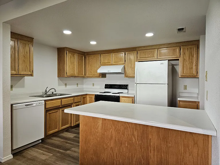 223 Bear Springs Rd #B — Photo 7