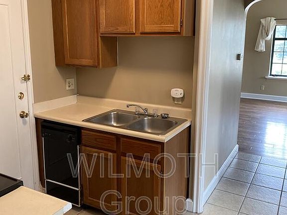 5th image of 1521 N College Ave APT 7