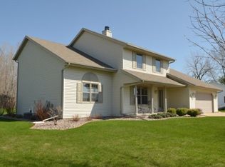 1186 Bay Breeze Ct, Suamico, WI 54173