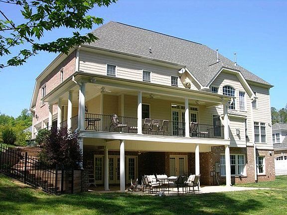 Walk-out plumbed for outdoor "kitchen"