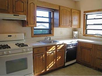 2nd image of 25 Ellerton Rd