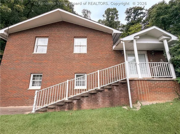 212 Hillcrest Dr, Logan, WV 25601