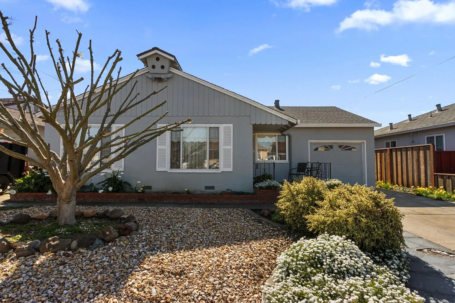 928 Jean Way photo 1