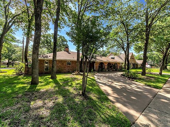 3rd image of 1704 Oak Meadow Dr