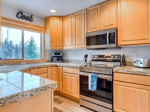 4th image of 404 Sawyer Cir