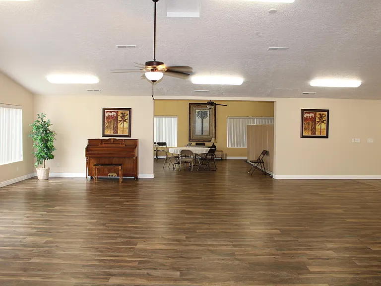 210 N Mall Dr — Photo 25