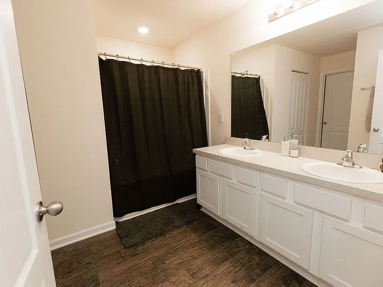 2170 Englewood Ct — Photo 12