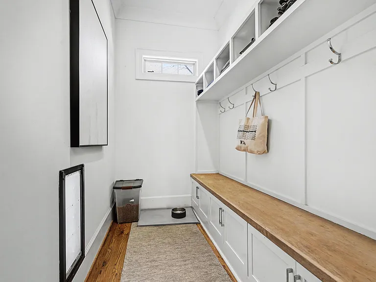 2852 Dorchester Pl — Photo 16