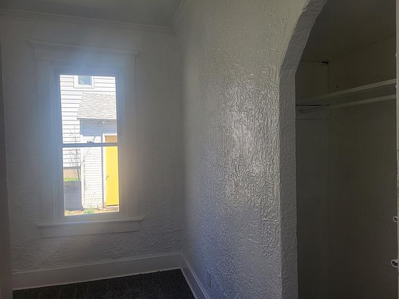 4th image of 1004 E Glen Ave