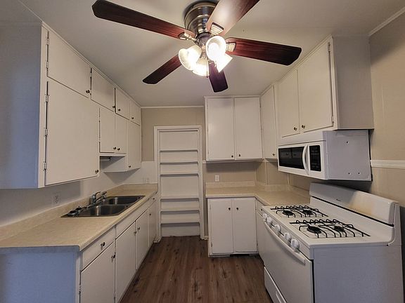 2nd image of 2201 Maple St