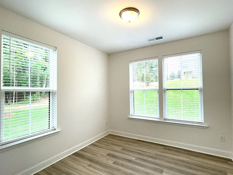 5005 Layman Dr — Photo 6