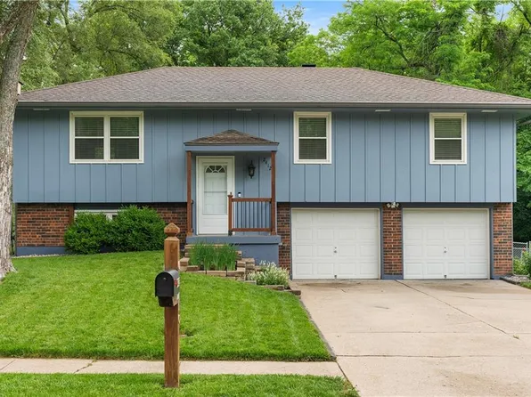 2412 SW Keystone Dr, Blue Springs, MO 64014
